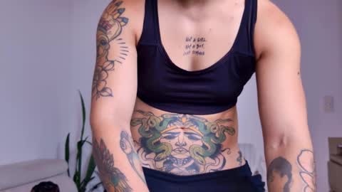 Snapshot of simone_4201 chatting on September 2025 04:23:02 PM Sim. online show from September 2025 04:23:02 PM