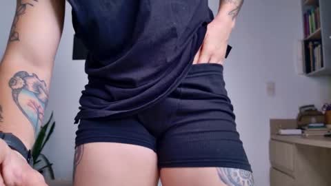 Snapshot of simone_4201 chatting on October 2025 06:28:01 PM Sim. online show from October 2025 06:28:01 PM