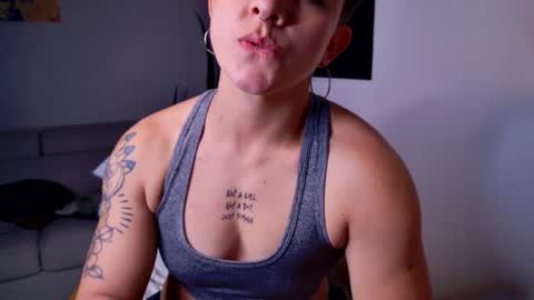 Snapshot of simone_4201 chatting on October 2025 10:53:02 PM Sim. online show from October 2025 10:53:02 PM