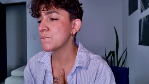 Snapshot of simone_4201 chatting on October 2025 01:12:02 PM Sim. online show from October 2025 01:12:02 PM