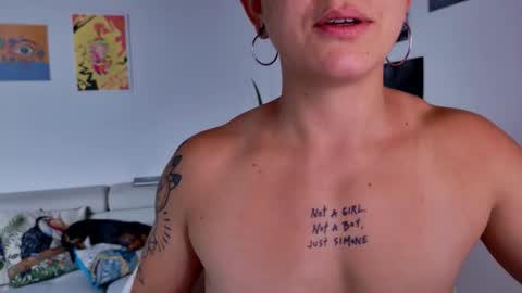 Snapshot of simone_4201 chatting on October 2025 05:42:01 PM Sim. online show from October 2025 05:42:01 PM