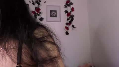 Snapshot of simone_philll chatting on October 2025 08:33:02 PM Simone Phill online show from October 2025 08:33:02 PM