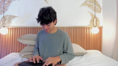  Simon  online show from January 2025 03:33:01 PM