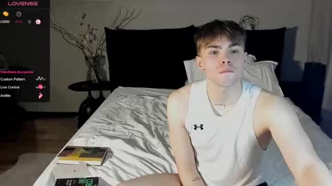 Snapshot of simonwnl chatting on March 2025 09:00:02 PM Simon online show from March 2025 09:00:02 PM