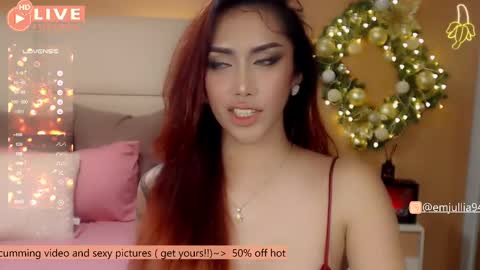 Snapshot of simplyjullia chatting on December 2024 10:06:01 PM online show from December 2024 10:06:01 PM