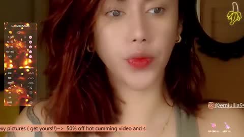 Snapshot of simplyjullia chatting on January 2025 12:16:01 PM online show from January 2025 12:16:01 PM