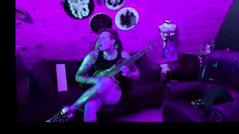 Snapshot of siphonophorstrings chatting on November 2025 12:43:01 AM Dustbunnyfoofoo online show from November 2025 12:43:01 AM