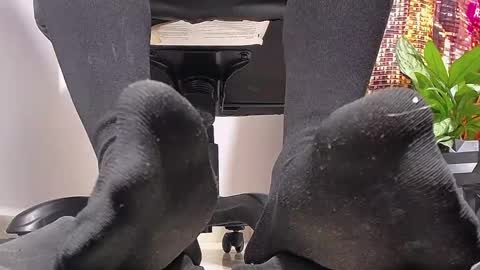 only foot                         worshipers here online show from December 2024 12:07:02 AM