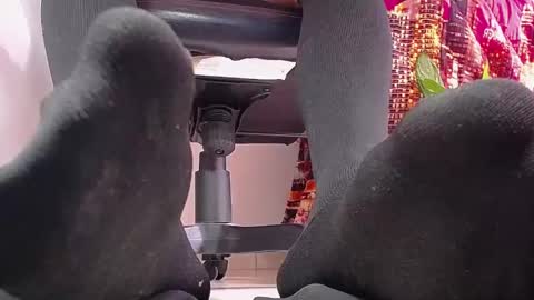 only foot                         worshipers here online show from December 2024 06:26:02 PM