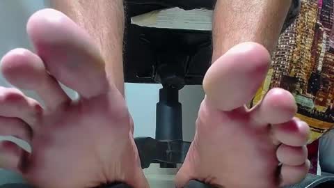 only foot                         worshipers here online show from January 2025 03:15:01 AM
