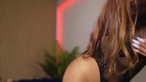 Snapshot of sisi_von_dee chatting on November 2025 08:44:01 PM Dee online show from November 2025 08:44:01 PM