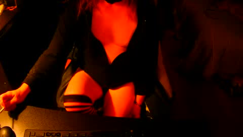 Snapshot of sissyred2314 chatting on October 2025 12:44:02 AM red online show from October 2025 12:44:02 AM