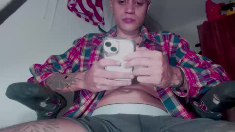 Snapshot of skateboy444 chatting on November 2025 08:05:02 AM king online show from November 2025 08:05:02 AM