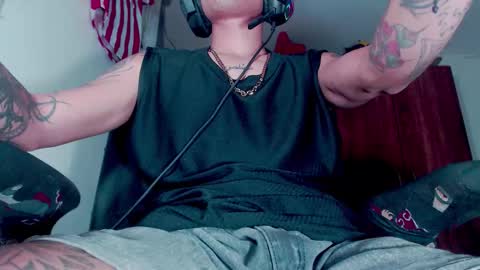 Snapshot of skateboy444 chatting on November 2025 05:50:02 AM king online show from November 2025 05:50:02 AM