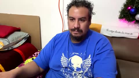 Snapshot of skinhell chatting on December 2024 12:11:02 AM Elias online show from December 2024 12:11:02 AM