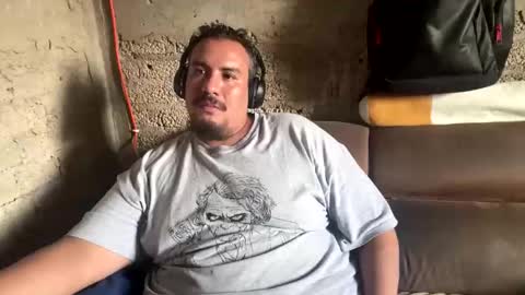 Snapshot of skinhell chatting on November 2025 10:45:02 PM Elias online show from November 2025 10:45:02 PM