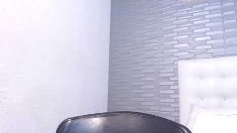 Snapshot of skinny_hottie18 chatting on December 2024 10:50:01 PM skinny_hottie18 online show from December 2024 10:50:01 PM