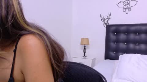 Snapshot of skinny_hottie18 chatting on December 2024 02:17:02 PM skinny_hottie18 online show from December 2024 02:17:02 PM