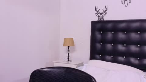 Snapshot of skinny_hottie18 chatting on December 2024 04:32:01 PM skinny_hottie18 online show from December 2024 04:32:01 PM