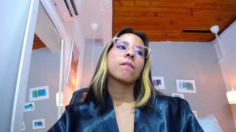 Snapshot of skinny_hottie18 chatting on January 2025 08:33:02 PM skinny_hottie18 online show from January 2025 08:33:02 PM