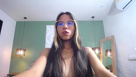 Snapshot of skinny_hottie18 chatting on January 2025 01:33:02 PM skinny_hottie18 online show from January 2025 01:33:02 PM
