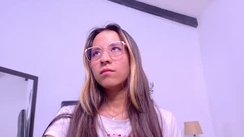 Snapshot of skinny_hottie18 chatting on January 2025 01:32:02 PM skinny_hottie18 online show from January 2025 01:32:02 PM