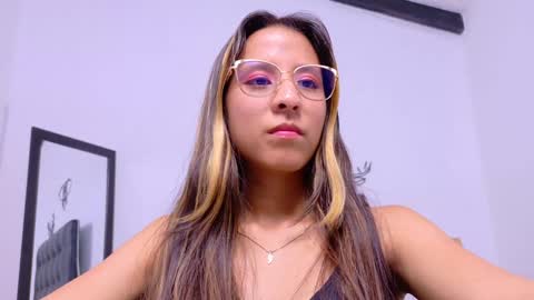 Snapshot of skinny_hottie18 chatting on January 2025 01:47:01 PM skinny_hottie18 online show from January 2025 01:47:01 PM