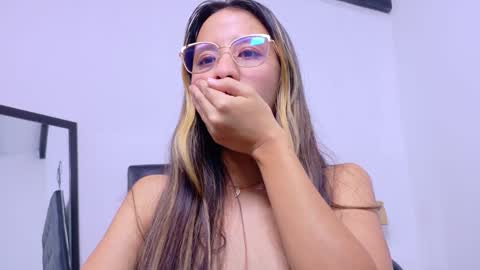 Snapshot of skinny_hottie18 chatting on January 2025 01:19:01 PM skinny_hottie18 online show from January 2025 01:19:01 PM