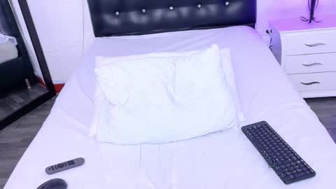 Snapshot of skinny_hottie18 chatting on March 2025 02:23:02 PM skinny_hottie18 online show from March 2025 02:23:02 PM