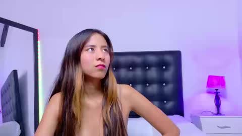 Snapshot of skinny_hottie18 chatting on September 2025 01:43:02 PM skinny_hottie18 online show from September 2025 01:43:02 PM