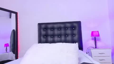 Snapshot of skinny_hottie18 chatting on October 2025 03:02:01 PM skinny_hottie18 online show from October 2025 03:02:01 PM