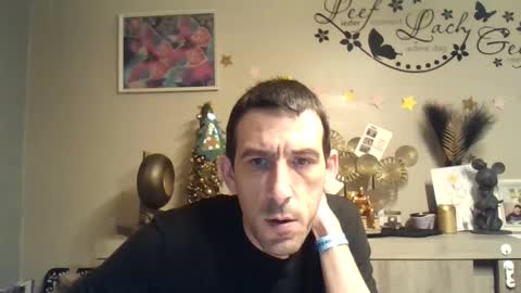 Snapshot of skinnybigcock2 chatting on December 2024 03:51:02 AM SkinnyBigCock2 online show from December 2024 03:51:02 AM