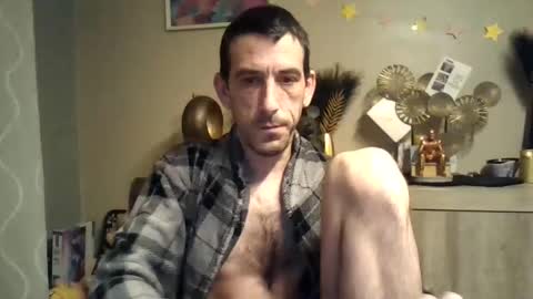 Snapshot of skinnybigcock2 chatting on December 2024 03:04:02 AM SkinnyBigCock2 online show from December 2024 03:04:02 AM