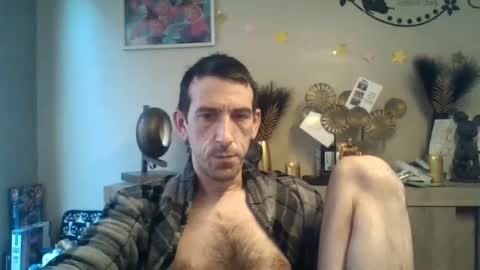 Snapshot of skinnybigcock2 chatting on December 2024 09:22:01 AM SkinnyBigCock2 online show from December 2024 09:22:01 AM