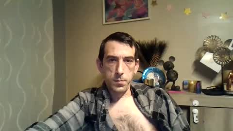 Snapshot of skinnybigcock2 chatting on January 2025 06:17:02 AM SkinnyBigCock2 online show from January 2025 06:17:02 AM