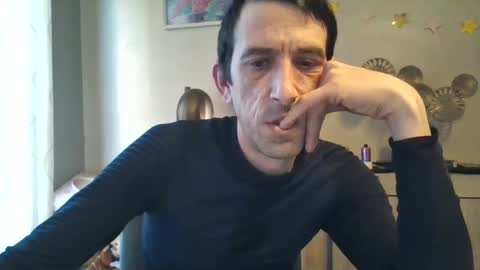 Snapshot of skinnybigcock2 chatting on February 2025 03:32:02 PM SkinnyBigCock2 online show from February 2025 03:32:02 PM