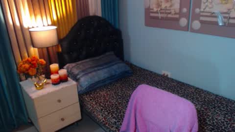 NICOLE online show from October 2025 06:09:02 PM