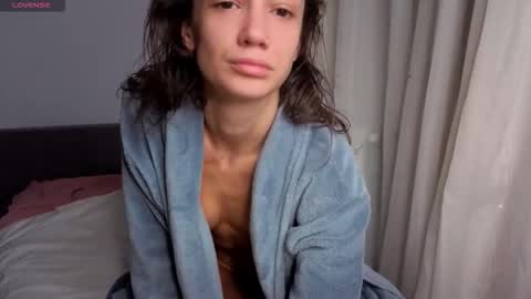 SkinnyMode online show from October 2025 10:00:02 PM