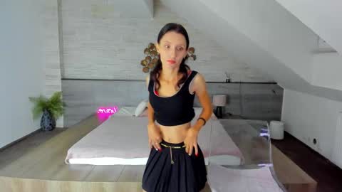Julia online show from September 2025 04:36:02 AM