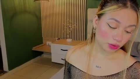 Snapshot of sky_collinss chatting on October 2025 07:45:01 PM Sky online show from October 2025 07:45:01 PM