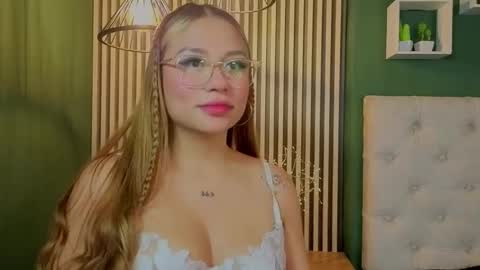 Snapshot of sky_collinss chatting on October 2025 07:45:02 PM Sky online show from October 2025 07:45:02 PM