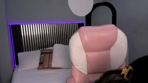 S O F I  online show from October 2025 02:40:01 PM