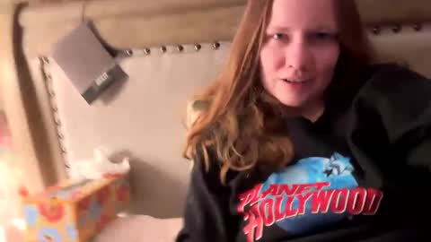 Snapshot of skywinters chatting on December 2024 09:43:01 PM Sky Winters online show from December 2024 09:43:01 PM