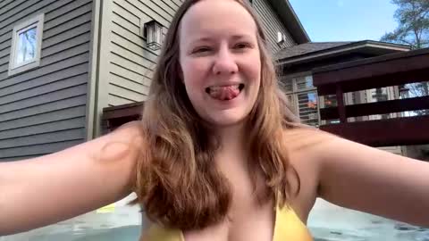 Snapshot of skywinters chatting on December 2024 04:35:02 PM Sky Winters online show from December 2024 04:35:02 PM