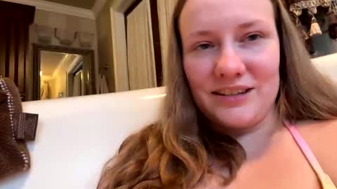 Snapshot of skywinters chatting on January 2025 09:09:02 PM Sky Winters online show from January 2025 09:09:02 PM