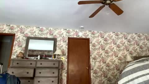 Snapshot of skywinters chatting on January 2025 03:50:01 PM Sky Winters online show from January 2025 03:50:01 PM