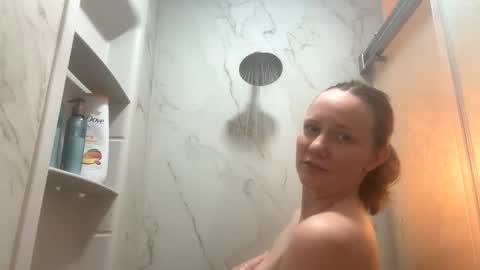 Snapshot of skywinters chatting on February 2025 10:09:01 PM Sky Winters online show from February 2025 10:09:01 PM