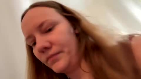 Snapshot of skywinters chatting on February 2025 06:44:01 PM Sky Winters online show from February 2025 06:44:01 PM