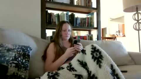 Snapshot of skywinters chatting on November 2025 04:28:02 PM Sky Winters online show from November 2025 04:28:02 PM