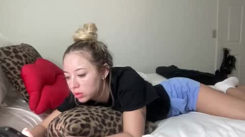 Skylar online show from October 2025 02:12:02 AM